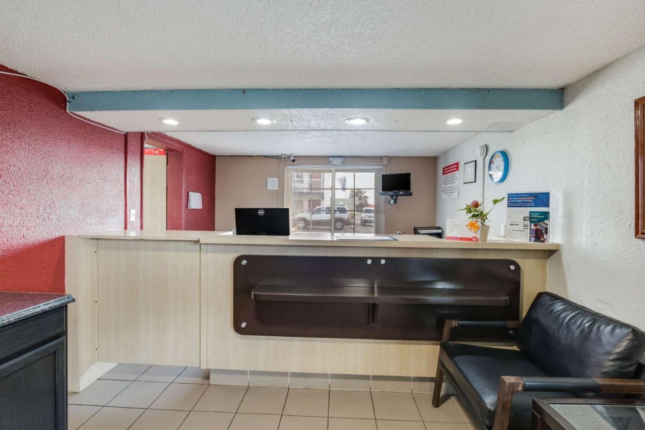Econo Lodge Inn & Suites Terre Haute Exterior photo