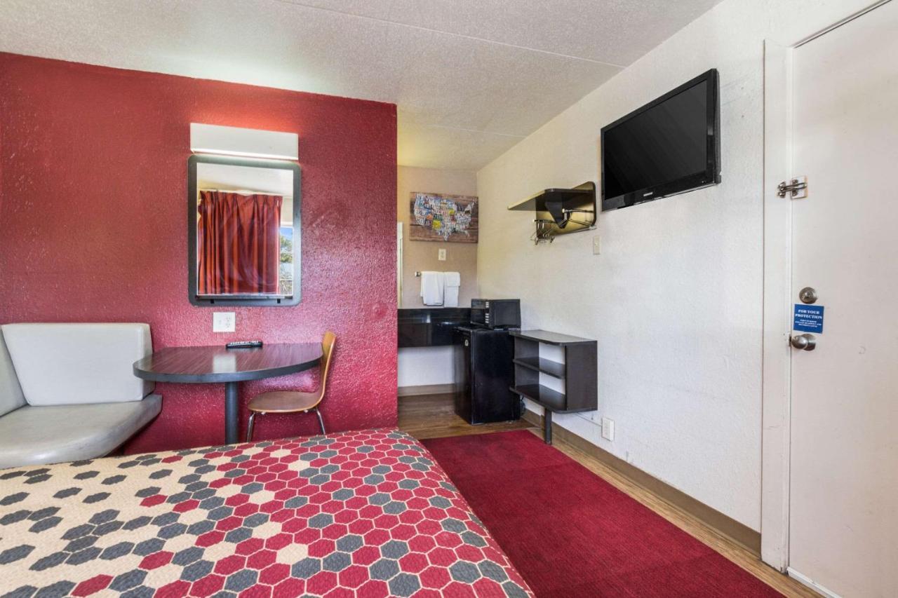 Econo Lodge Inn & Suites Terre Haute Exterior photo